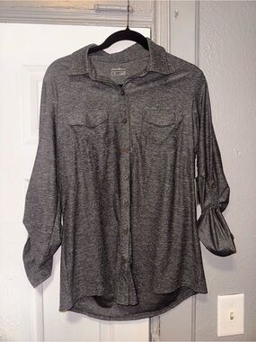 Lightweight Gray Button-Front Women's Shirt - Casual Collared Top size M- NWT
